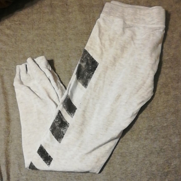 SO Pants - Perfect jogger with one leg stripes